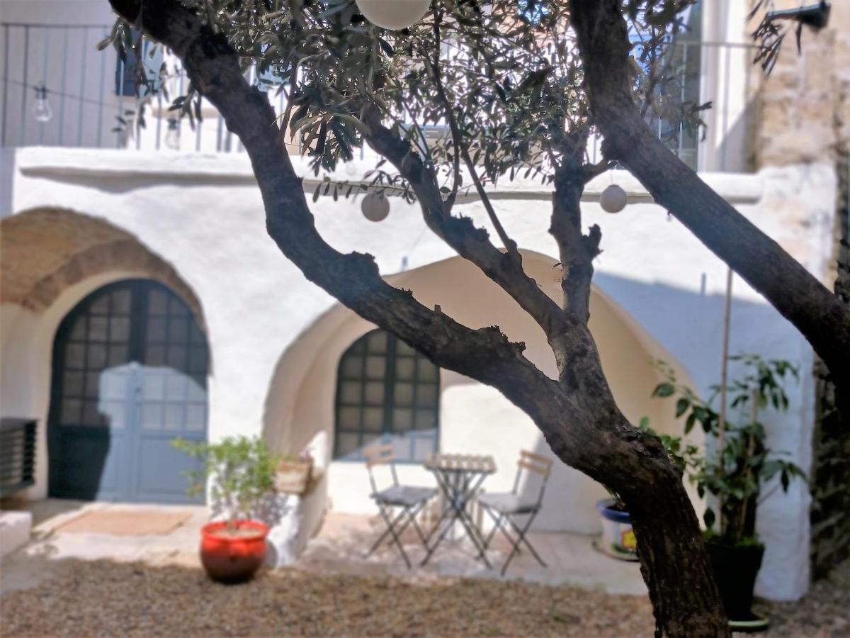 Bed and Breakfast La Cachette Aigues-Vives  Exterior foto
