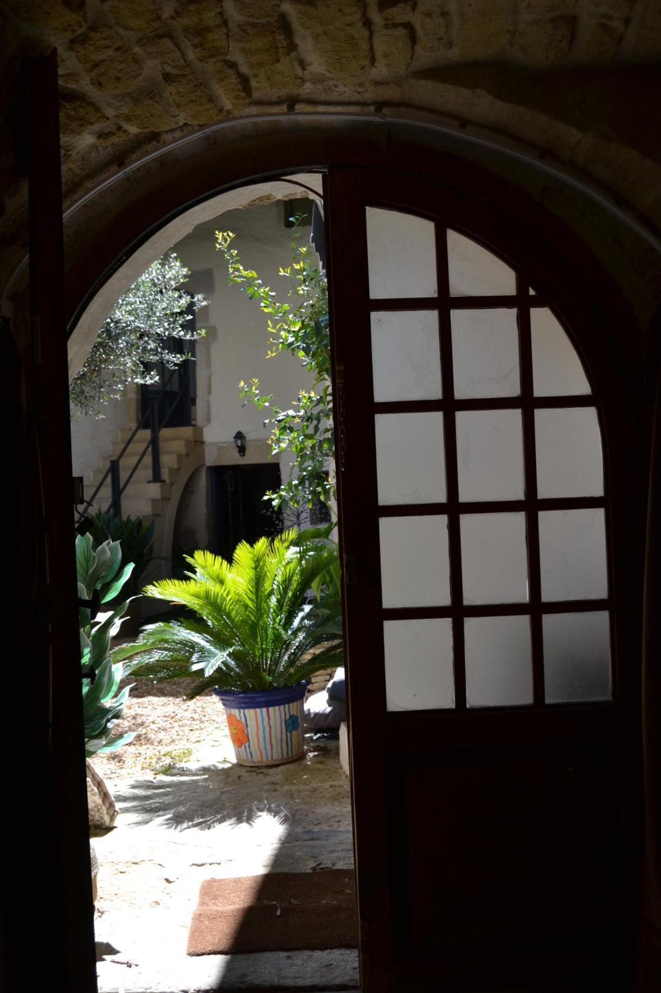Bed and Breakfast La Cachette Aigues-Vives  Exterior foto