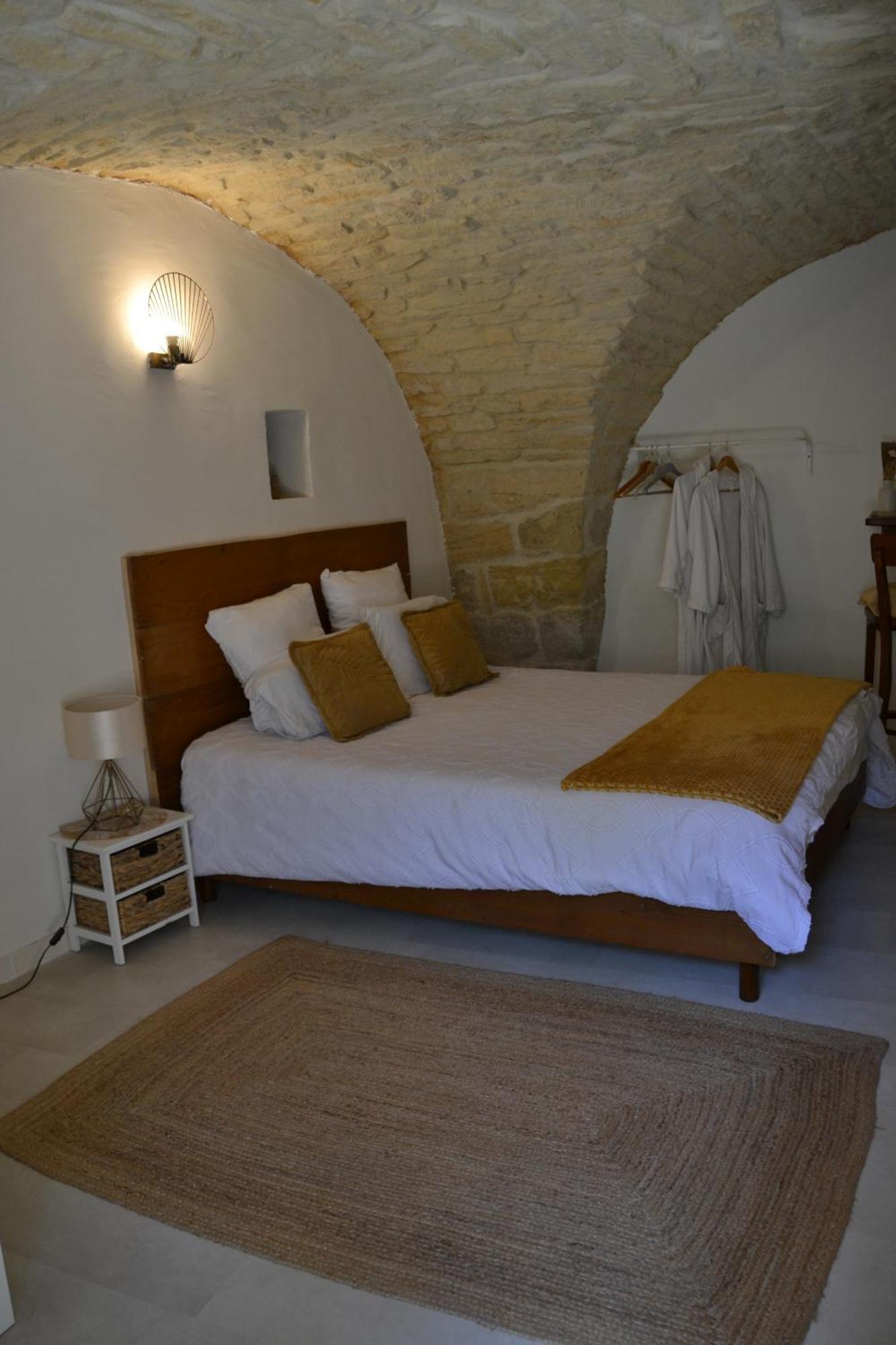 Bed and Breakfast La Cachette Aigues-Vives  Exterior foto