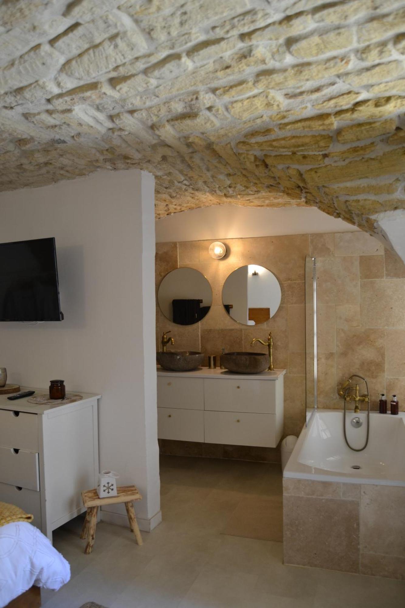 Bed and Breakfast La Cachette Aigues-Vives  Exterior foto